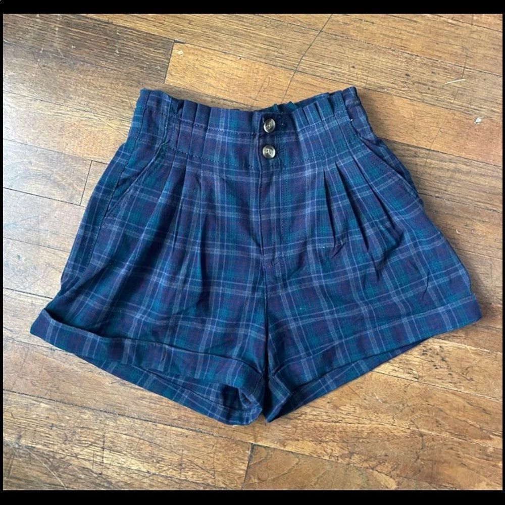 American Eagle High Waisted plaid Mom Shorts